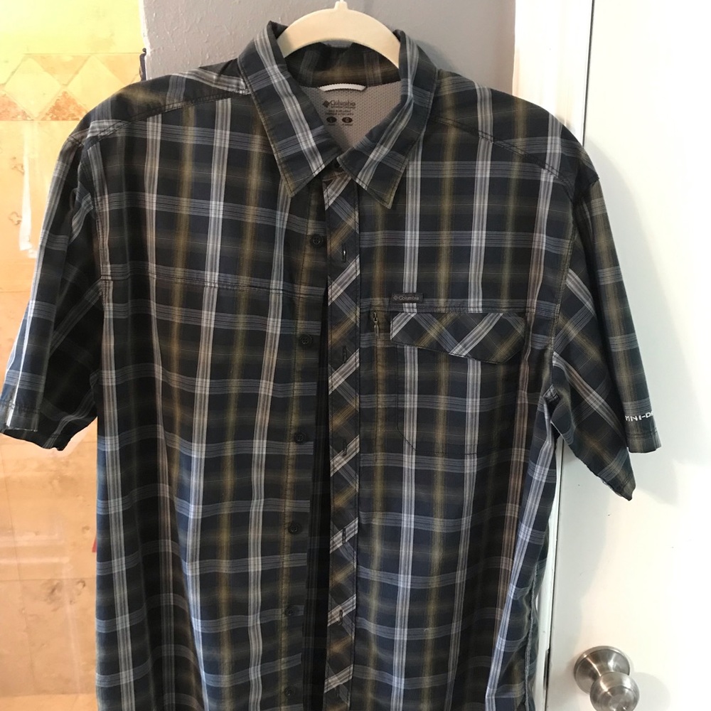 Columbia Short Sleeve Shirt Omni Dry Size: L